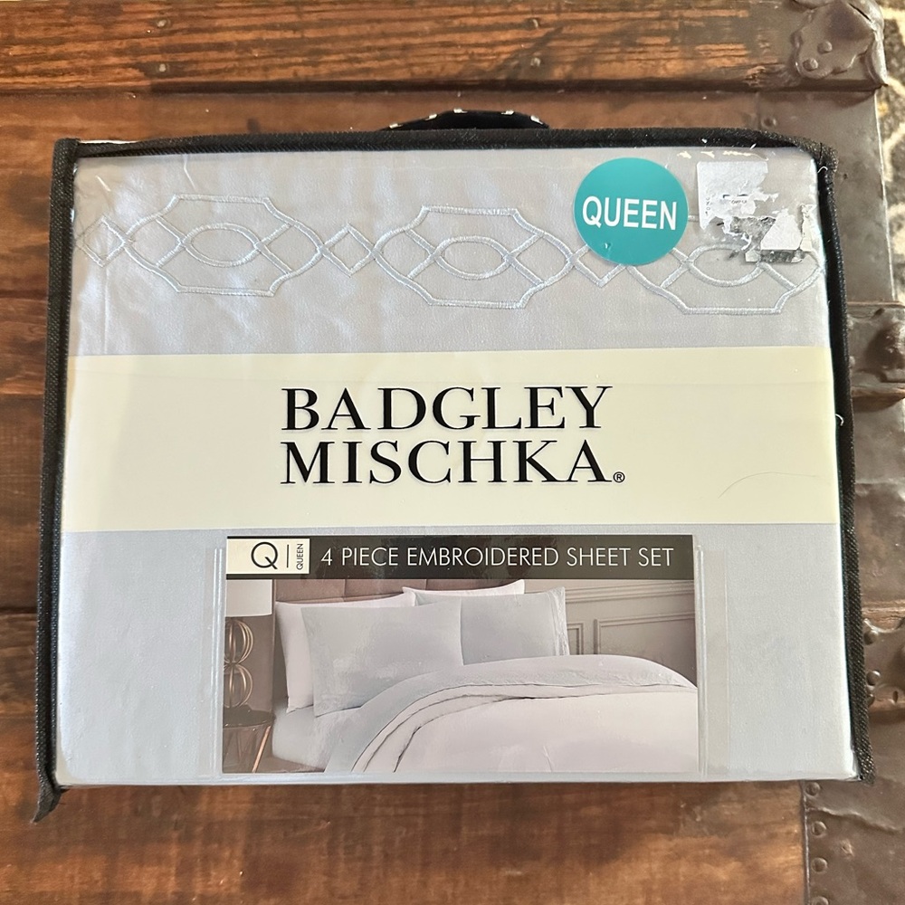 Badgley Mischka embroidered 4 piece Queen Sheet Set light blue NWT
